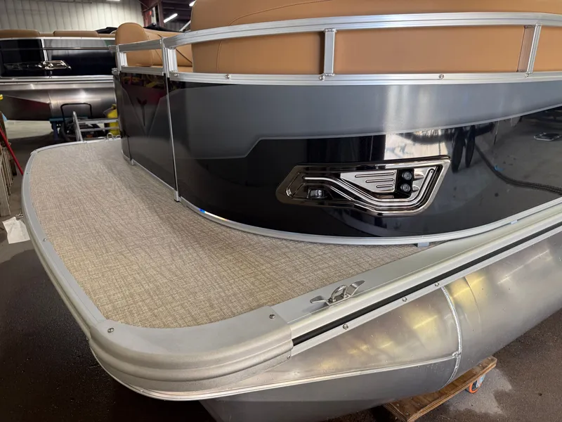 Slide: The Image of Tahoe Sport 2385 Swingback (VRB) & Honda 4-Stroke EFI 2025 - 35