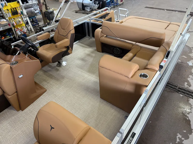 Slide: The Image of Tahoe Sport 2385 Swingback (VRB) & Honda 4-Stroke EFI 2025 - 4