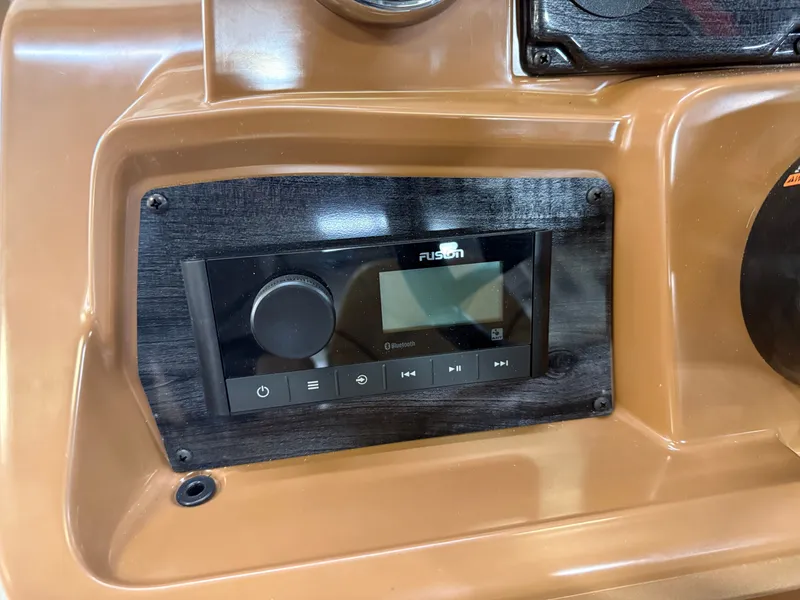 Slide: The Image of Tahoe Sport VRB 2385 Swingback & 4-Stroke $33995 2025 - 14