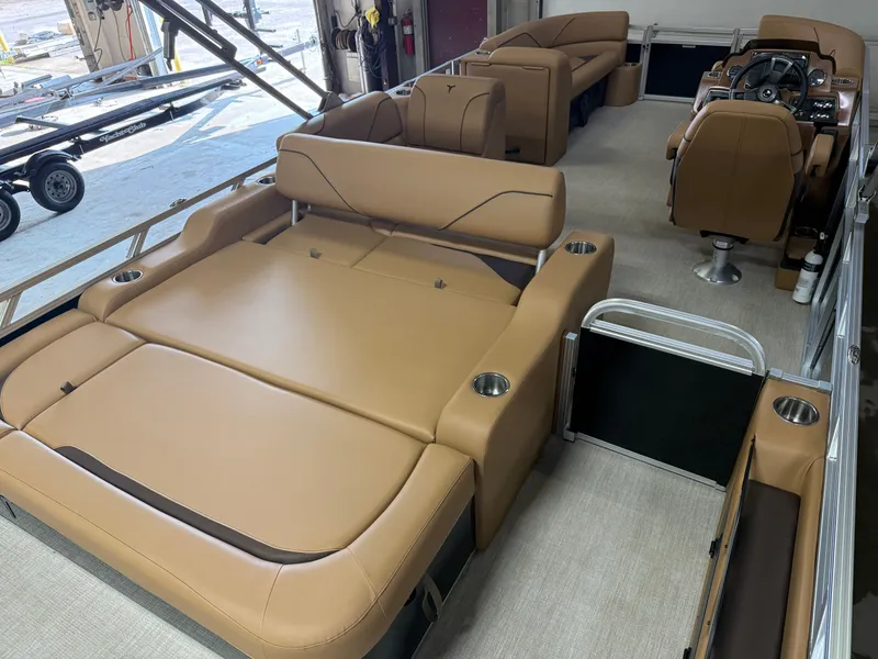 Slide: The Image of Tahoe Sport VRB 2385 Swingback & 4-Stroke $33995 2025 - 22