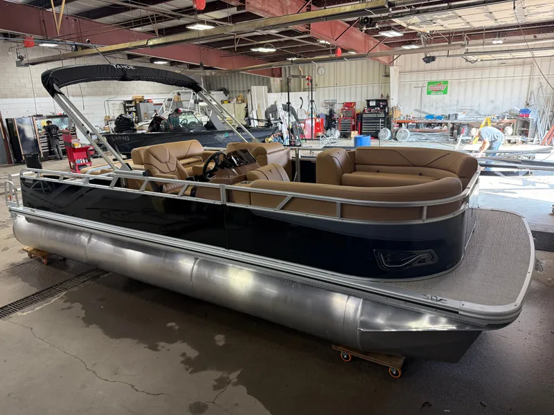 Slide: The Image of Tahoe Sport VRB 2385 Swingback & 4-Stroke $33995 2025 - 40