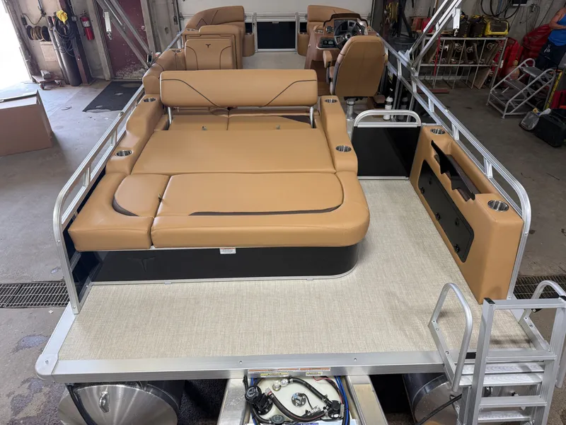 Slide: The Image of Tahoe Sport VRB 2385 Swingback & 4-Stroke $33995 2025 - 6