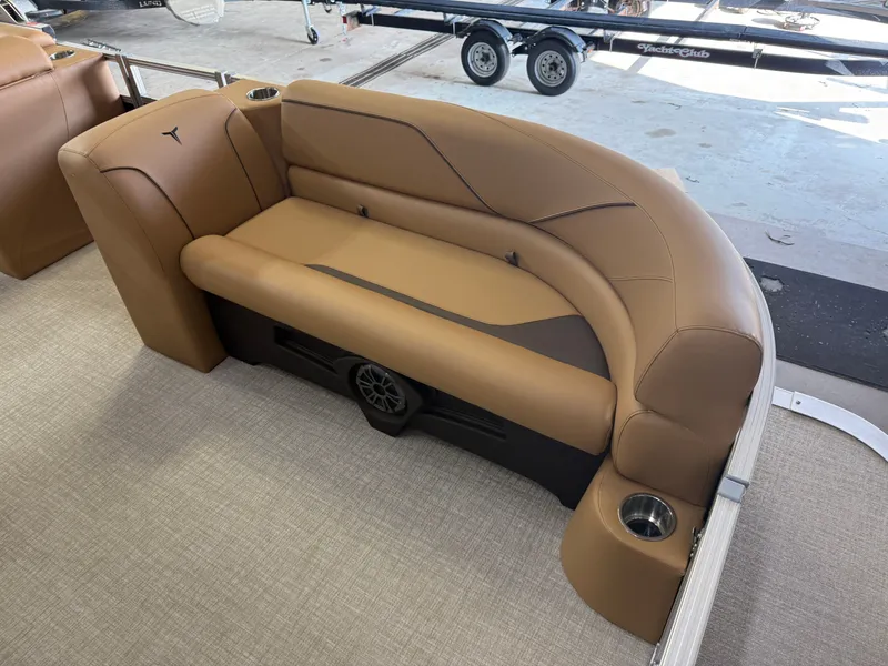 Slide: The Image of Tahoe Sport VRB 2385 Swingback & 4-Stroke $33995 2025 - 9