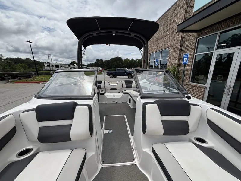 Slide: The Image of Yamaha AR195 w/2020 Yamaha 1.8L SV HO Engine and Trailer Included 2020 - 10