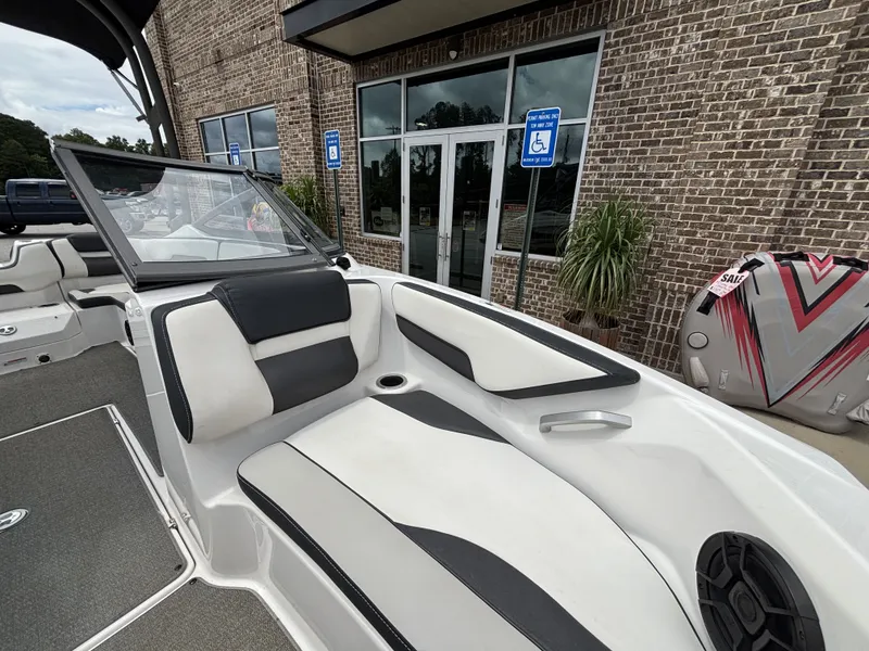 Slide: The Image of Yamaha AR195 w/2020 Yamaha 1.8L SV HO Engine and Trailer Included 2020 - 12