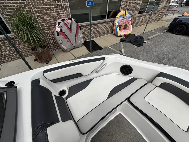 Slide: The Image of Yamaha AR195 w/2020 Yamaha 1.8L SV HO Engine and Trailer Included 2020 - 29