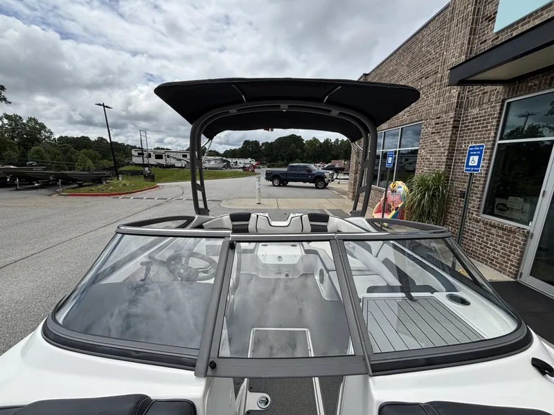 Slide: The Image of Yamaha AR195 w/2020 Yamaha 1.8L SV HO Engine and Trailer Included 2020 - 31