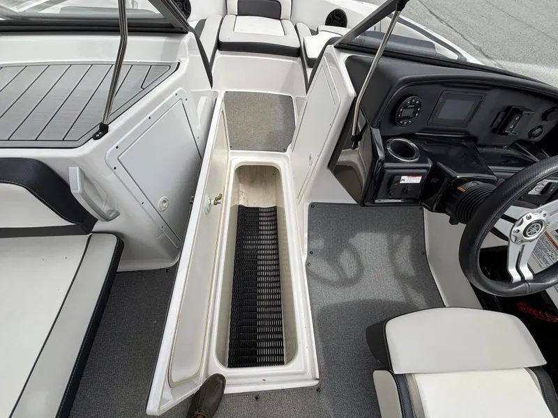 Slide: The Image of Yamaha AR195 w/2020 Yamaha 1.8L SV HO Engine and Trailer Included 2020 - 40