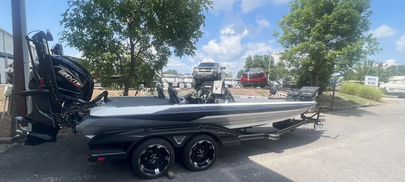 Slide: The Image of Skeeter FXR21 2023 - 10