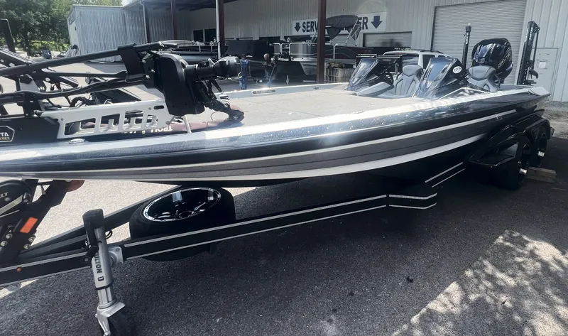 Slide: The Image of Skeeter FXR21 2023 - 4