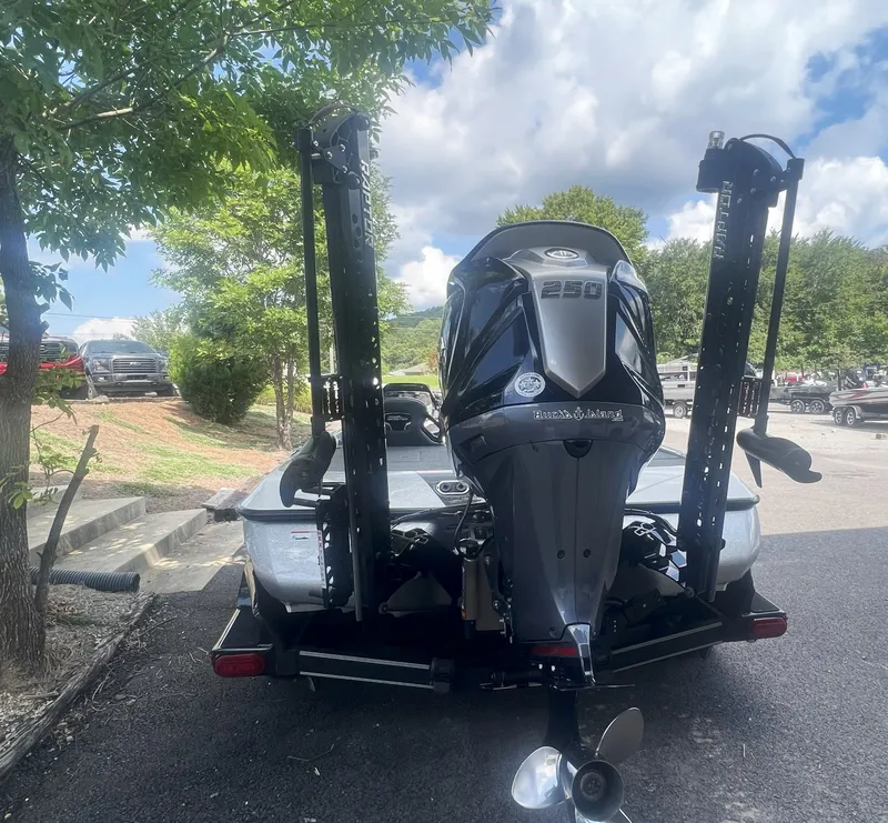 Slide: The Image of Skeeter FXR21 2023 - 5