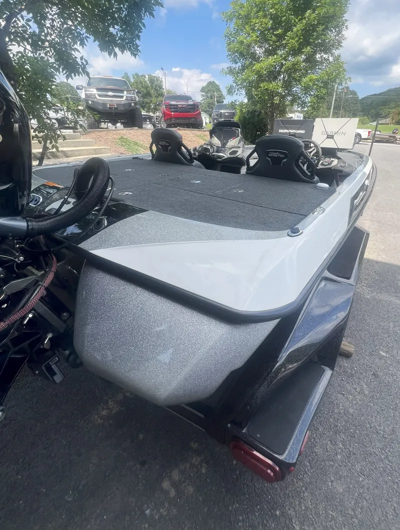 Slide: The Image of Skeeter FXR21 2023 - 6