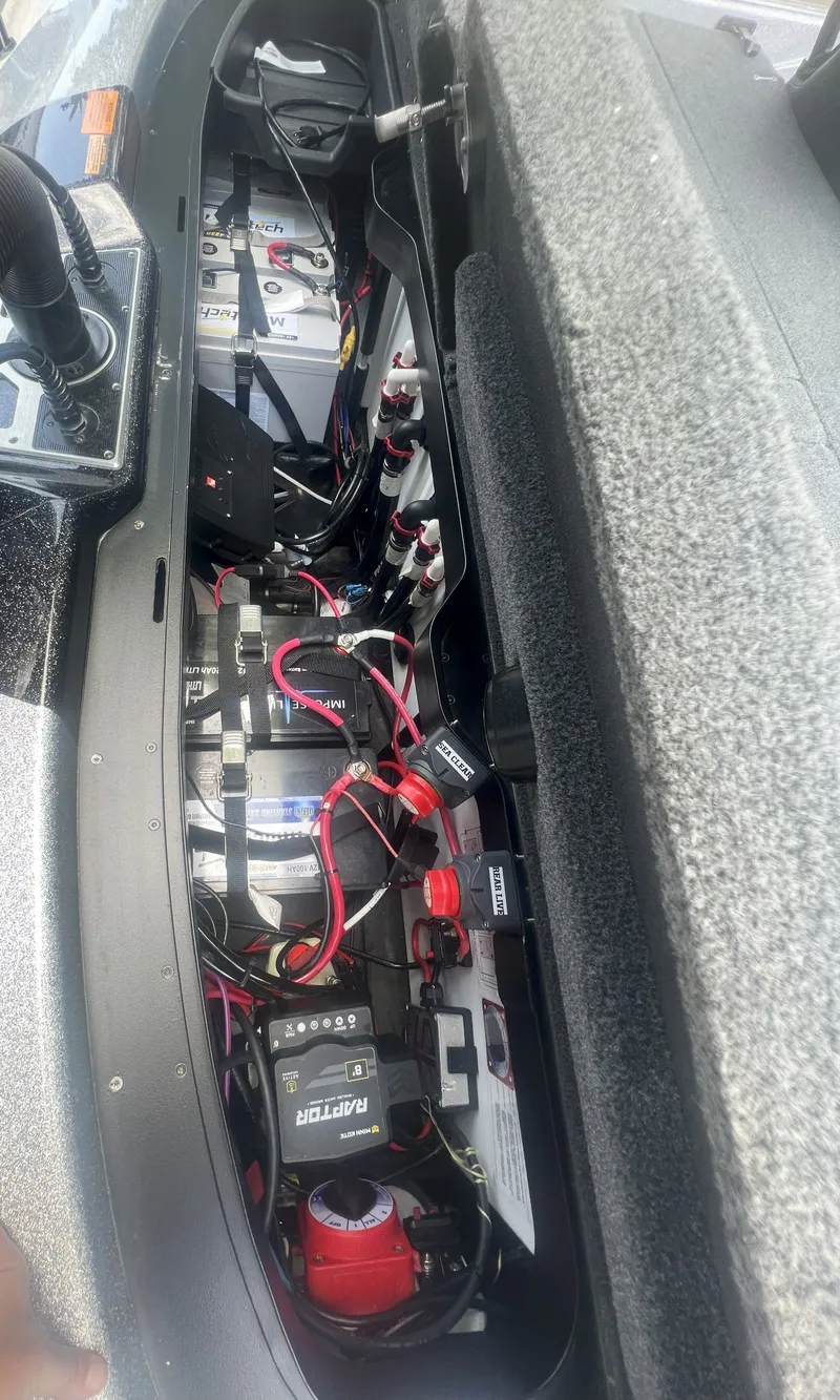 Slide: The Image of Skeeter FXR21 2023 - 8