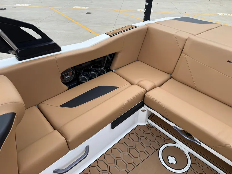 Slide: The Image of MasterCraft NXT22 2022 - 10