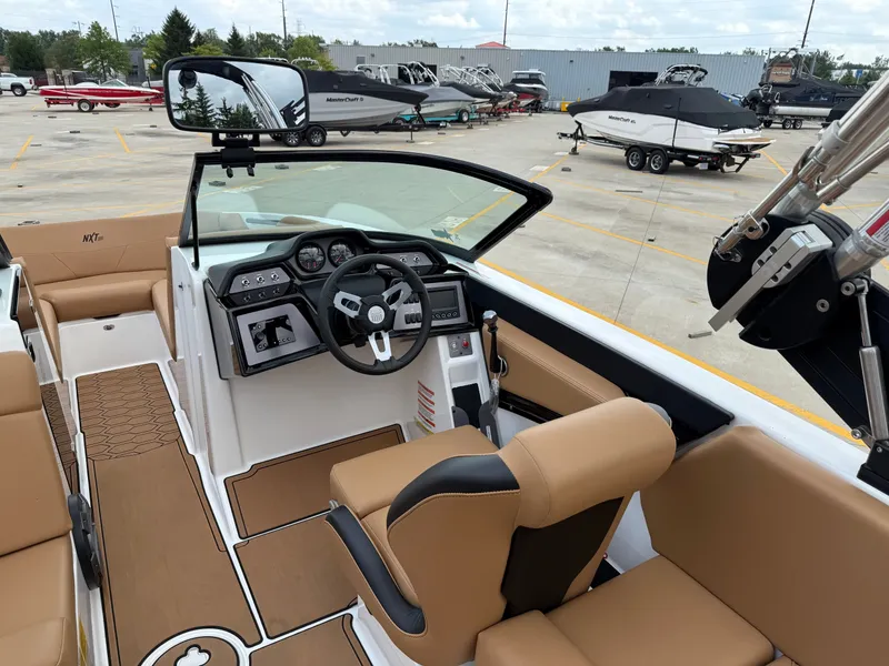 Slide: The Image of MasterCraft NXT22 2022 - 11