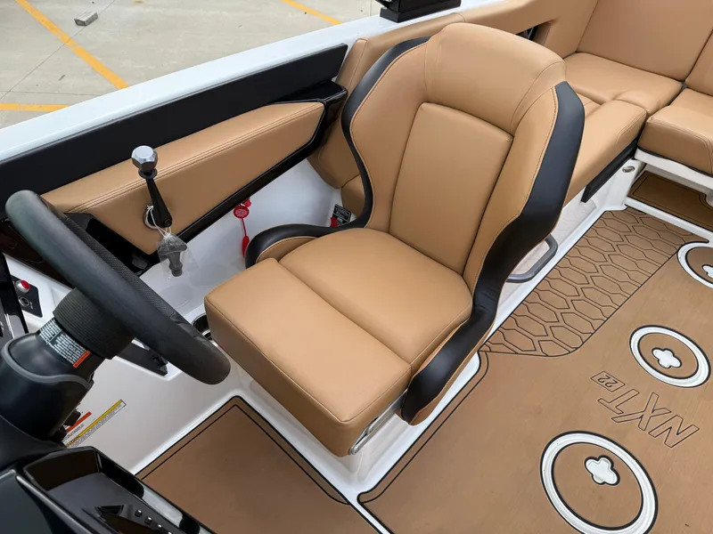 Slide: The Image of MasterCraft NXT22 2022 - 14