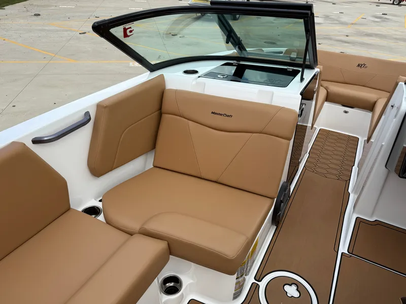 Slide: The Image of MasterCraft NXT22 2022 - 15