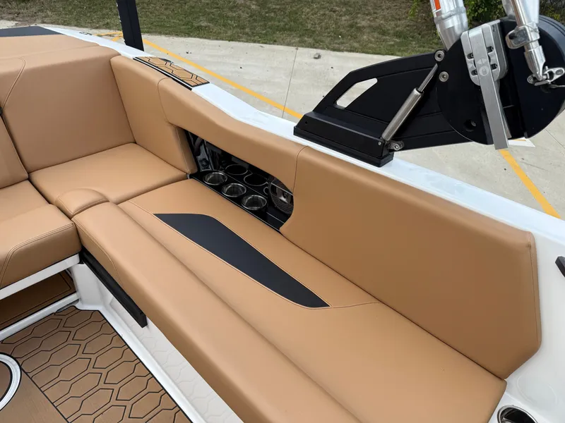 Slide: The Image of MasterCraft NXT22 2022 - 16