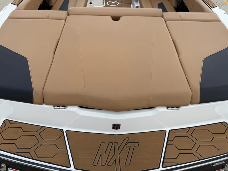 Slide: The Image of MasterCraft NXT22 2022 - 8