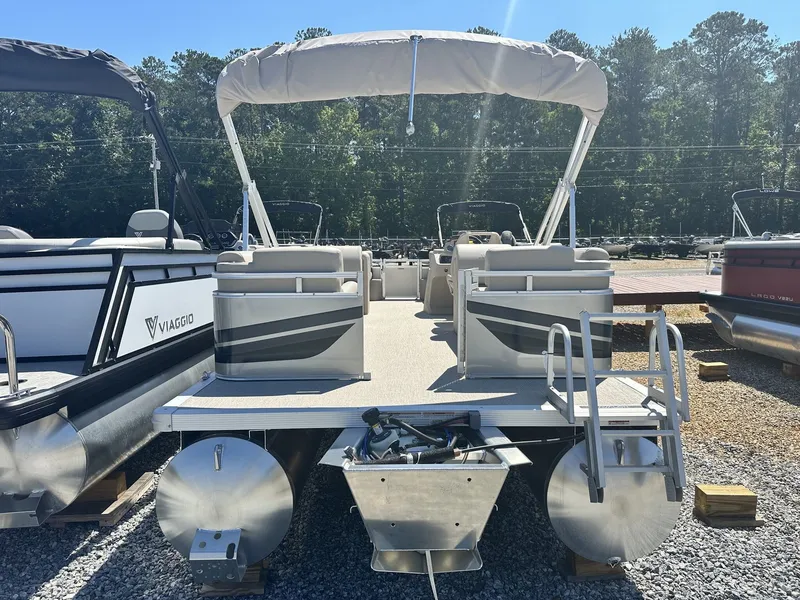 Slide: The Image of Avalon VLS Quad Lounge - 23' 2025 - 6