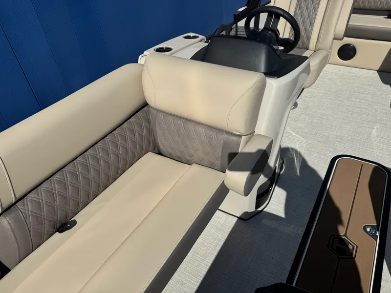 Slide: The Image of Harris Cruiser 230 2026 - 12