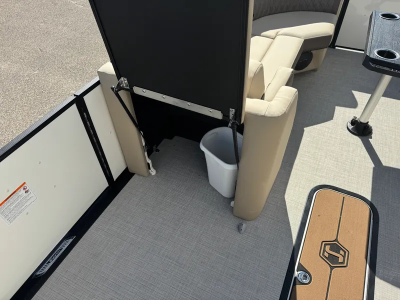 Slide: The Image of Harris Cruiser 230 2026 - 14