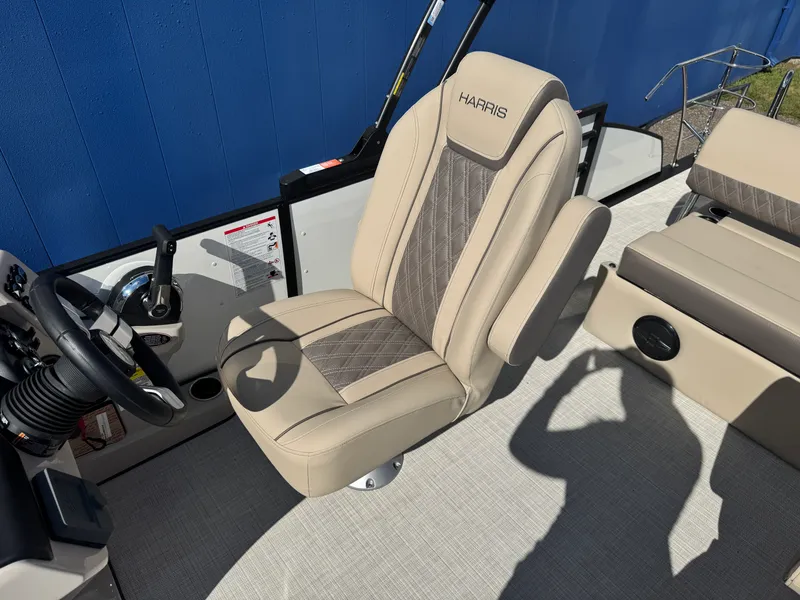 Slide: The Image of Harris Cruiser 230 2026 - 20