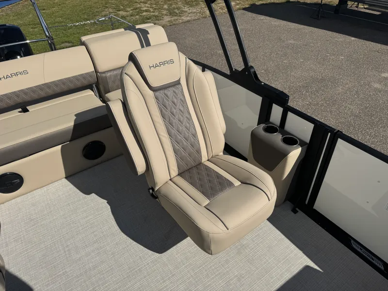 Slide: The Image of Harris Cruiser 230 2026 - 23