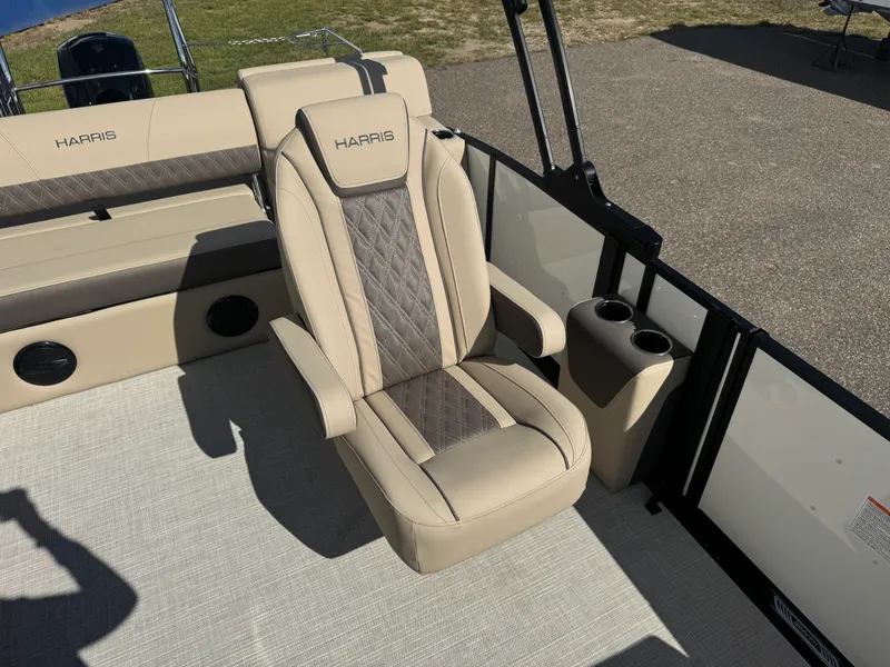 Slide: The Image of Harris Cruiser 230 2026 - 24