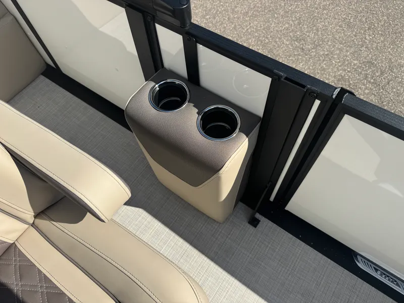 Slide: The Image of Harris Cruiser 230 2026 - 26