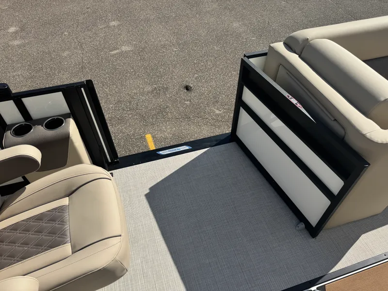 Slide: The Image of Harris Cruiser 230 2026 - 28