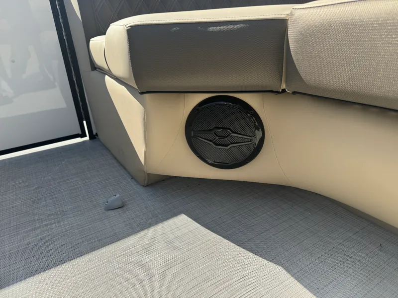 Slide: The Image of Harris Cruiser 230 2026 - 30