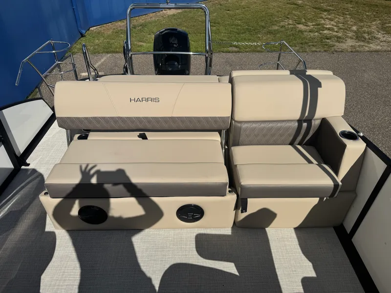 Slide: The Image of Harris Cruiser 230 2026 - 31