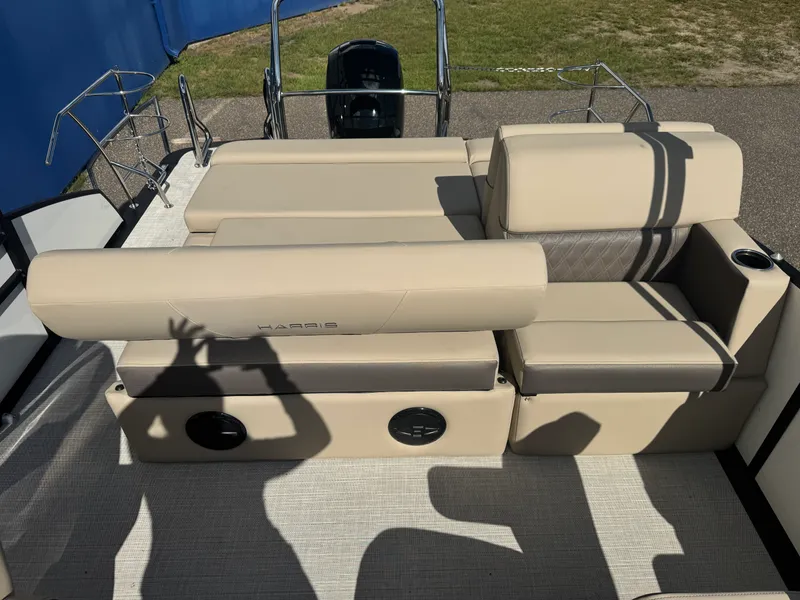 Slide: The Image of Harris Cruiser 230 2026 - 33