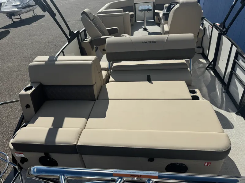 Slide: The Image of Harris Cruiser 230 2026 - 34