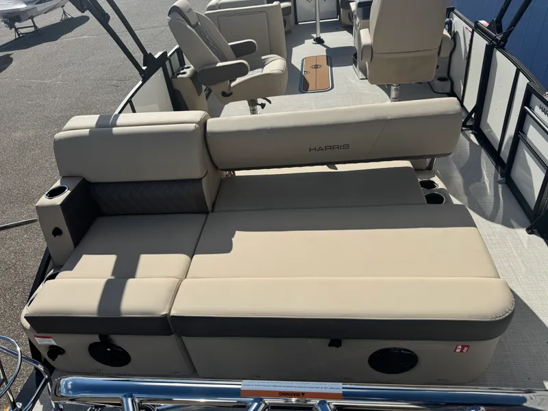 Slide: The Image of Harris Cruiser 230 2026 - 35