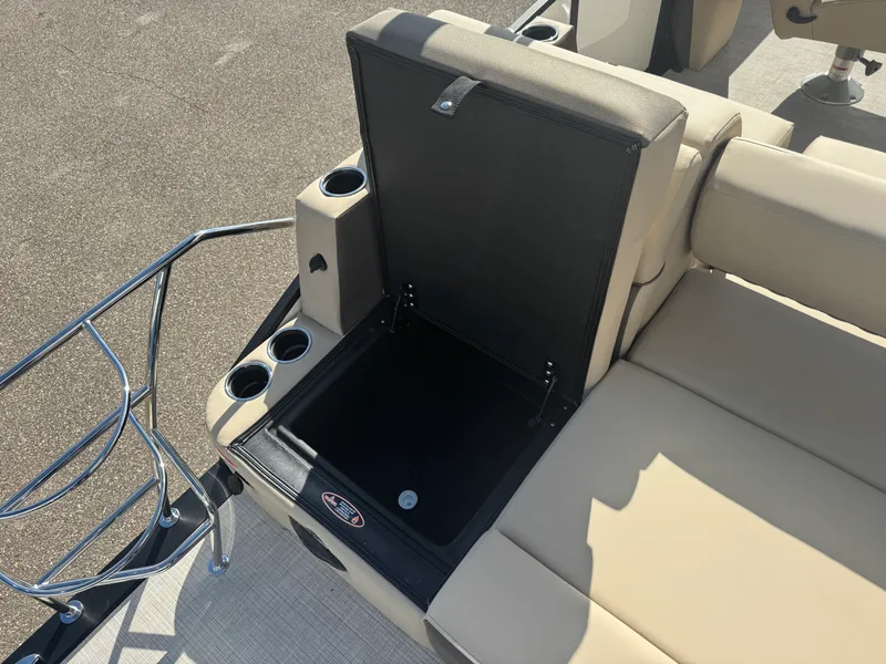 Slide: The Image of Harris Cruiser 230 2026 - 36