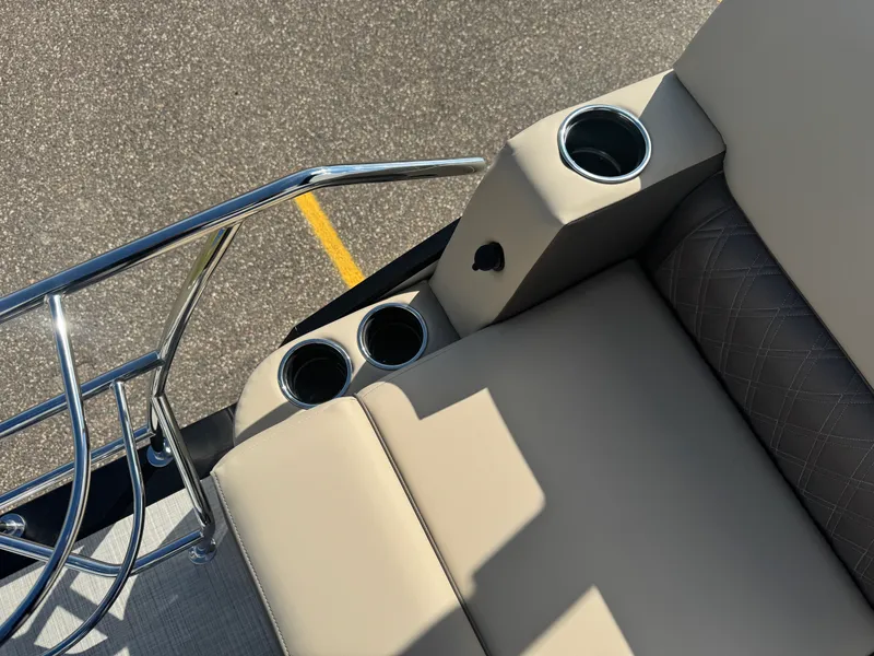 Slide: The Image of Harris Cruiser 230 2026 - 37