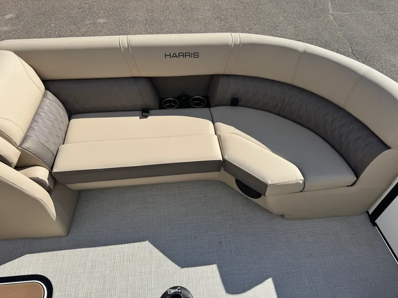 Slide: The Image of Harris Cruiser 230 2026 - 4