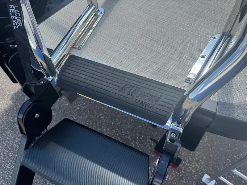 Slide: The Image of Harris Cruiser 230 2026 - 42