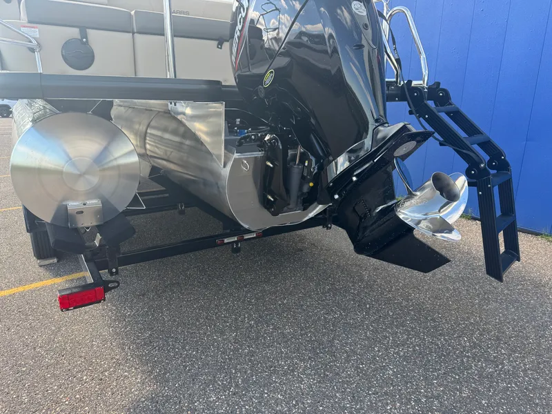 Slide: The Image of Harris Cruiser 230 2026 - 44