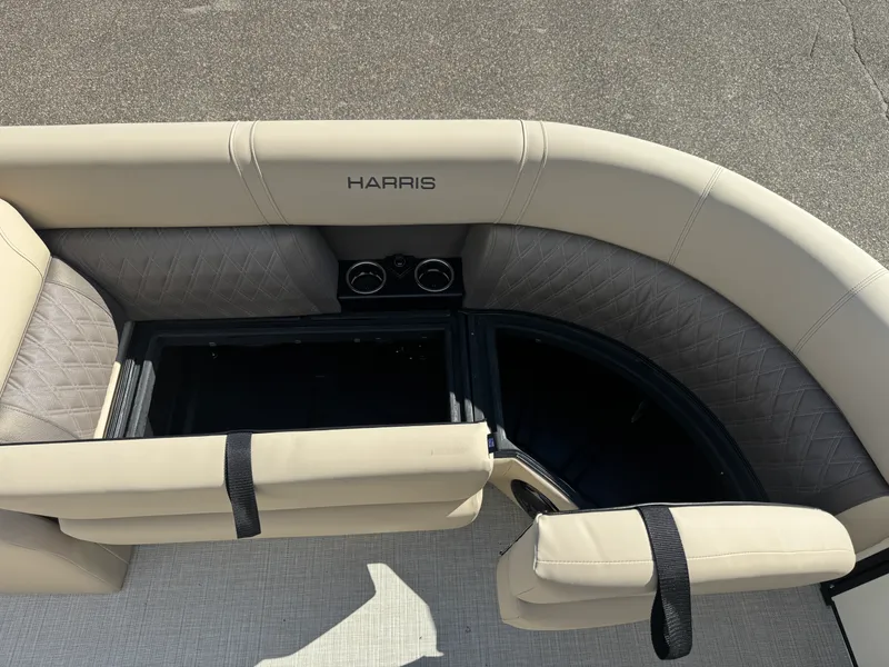 Slide: The Image of Harris Cruiser 230 2026 - 5