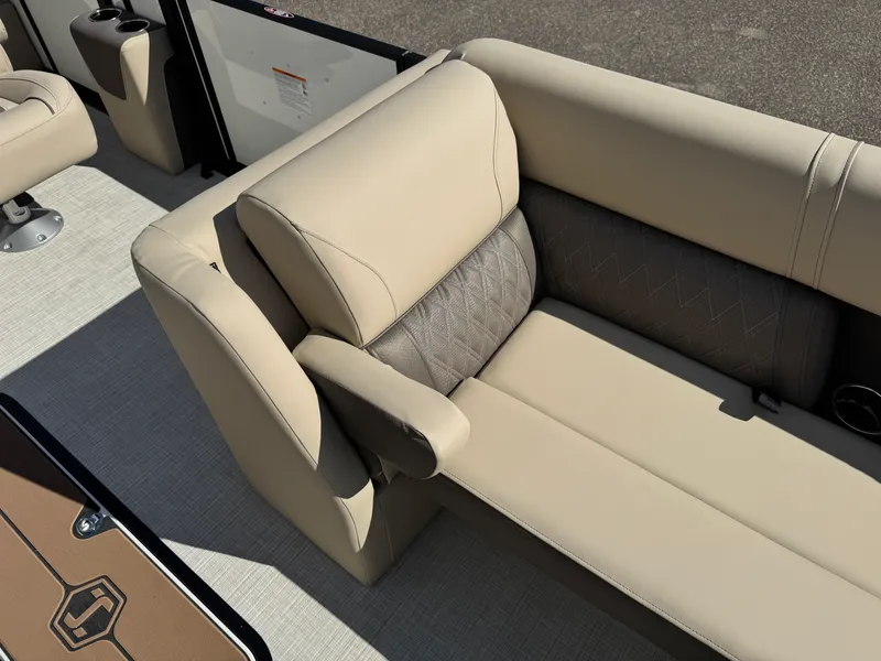 Slide: The Image of Harris Cruiser 230 2026 - 6