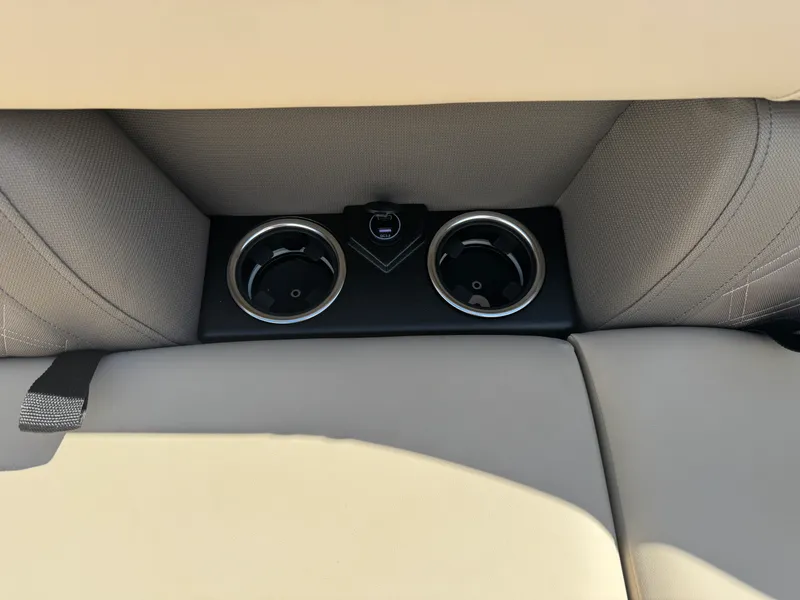 Slide: The Image of Harris Cruiser 230 2026 - 7