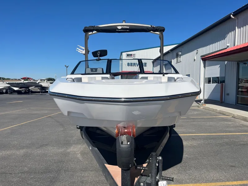 Slide: The Image of Malibu Wakesetter 21 LX-r 2024 - 10