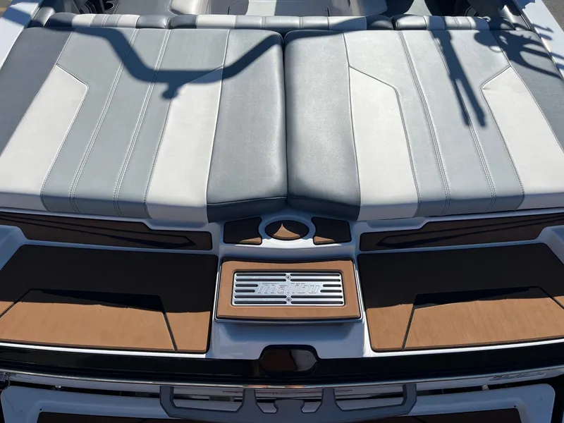 Slide: The Image of Malibu Wakesetter 21 LX-r 2024 - 14