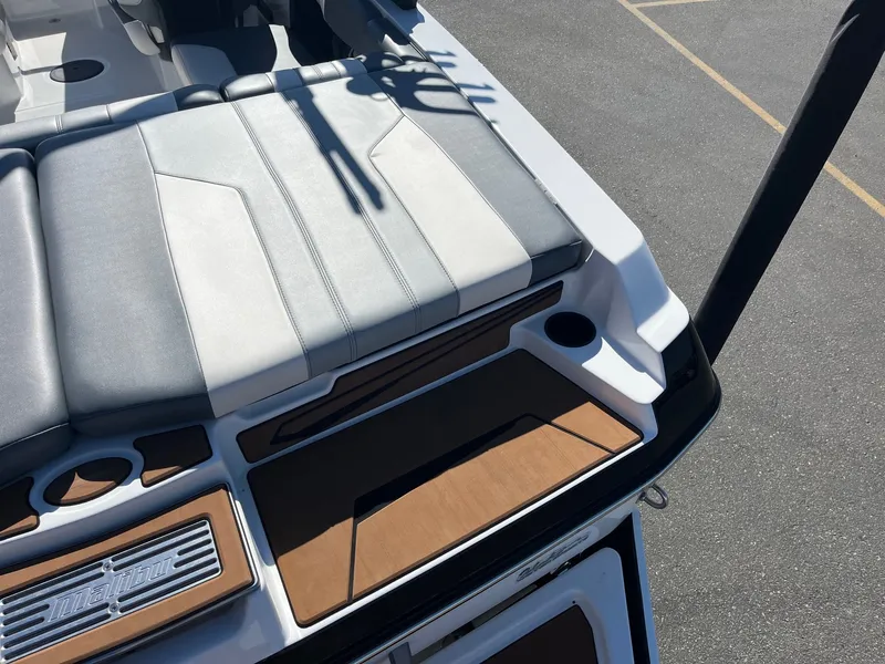 Slide: The Image of Malibu Wakesetter 21 LX-r 2024 - 16