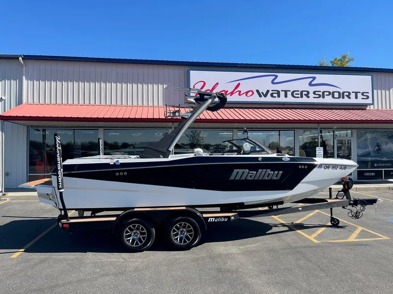 Slide: The Image of Malibu Wakesetter 21 LX-r 2024 - 2
