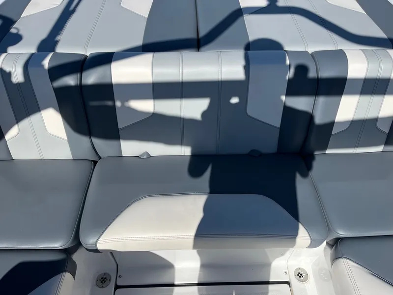 Slide: The Image of Malibu Wakesetter 21 LX-r 2024 - 21