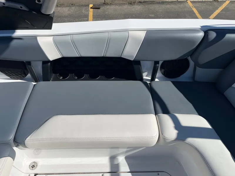 Slide: The Image of Malibu Wakesetter 21 LX-r 2024 - 23